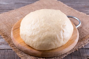 Çiğ hamur ekmek yemek pişirme
