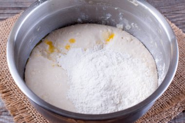 Çiğ hamur ekmek yemek pişirme