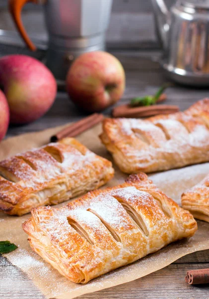 Puff pastry with apples and powdered sugar — Stock Photo, Image