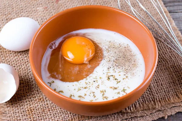 Huevo con leche y especias —  Fotos de Stock