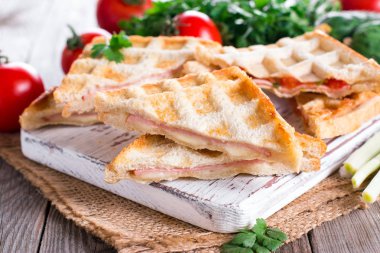 Ev yapımı ızgara peynir sandviç