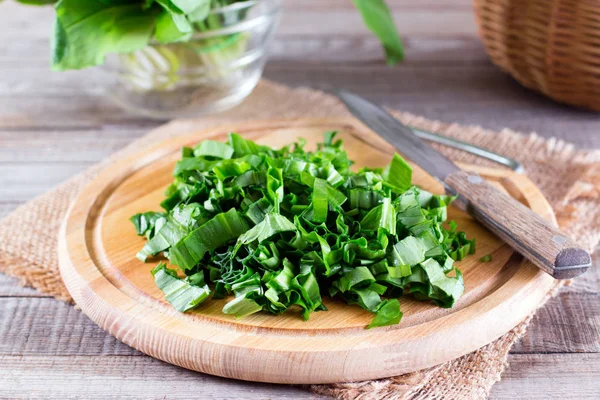 In Scheiben geschnittener Ramson oder Bärlauch — Stockfoto