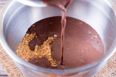 Çikolatalı hamur hazırlanması