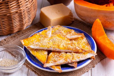 Samosa kabak ile-geleneksel oryantal hamur işleri.