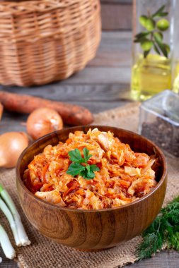 Bigos, geleneksel Polonya yemeği.