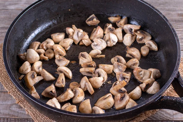 Fried mushrooms in frying pan — Stock Photo, Image