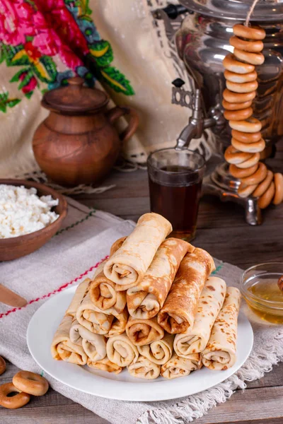 Panqueques caseros finos. Rubio ruso. Maslenitsa — Foto de Stock