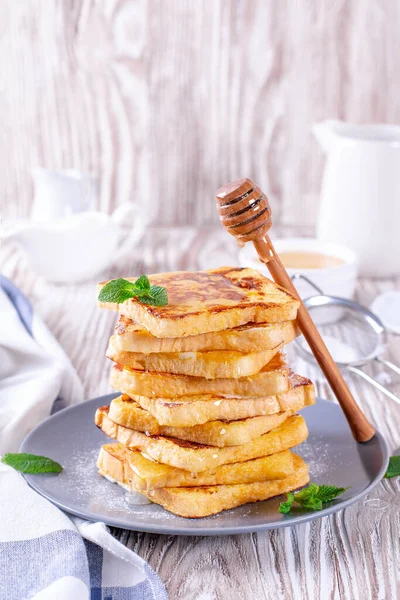 Französisch Toast Mit Honig Auf Einem Teller Süßes Frühstück — Stockfoto