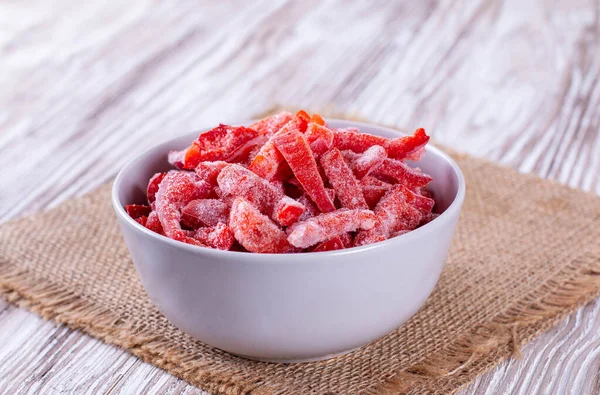 Fryst Paprika Skål Ett Träbord — Stockfoto