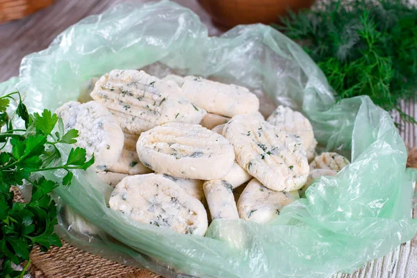 Süzme Peynirli Dereotlu Tembel Börekler Pakette Donmuş Börekler — Stok fotoğraf