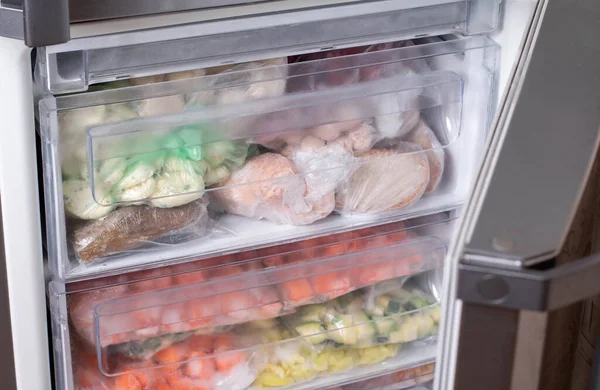 Различные Продукты Холодильнике Готовая Еда — стоковое фото