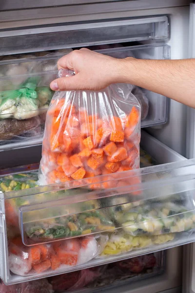 Sacos Com Legumes Congelados Geladeira Cubos Abóbora Congelados Close — Fotografia de Stock