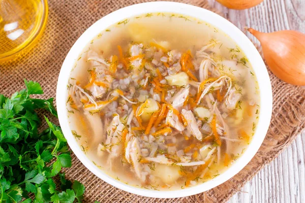 Sup Dengan Buckwheat Sayuran Dan Ayam Mangkuk Atas Meja — Stok Foto
