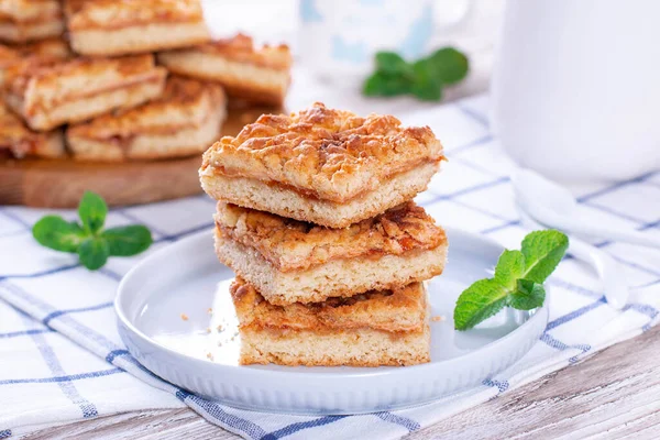 Elmalı turta. Elmalı Turta