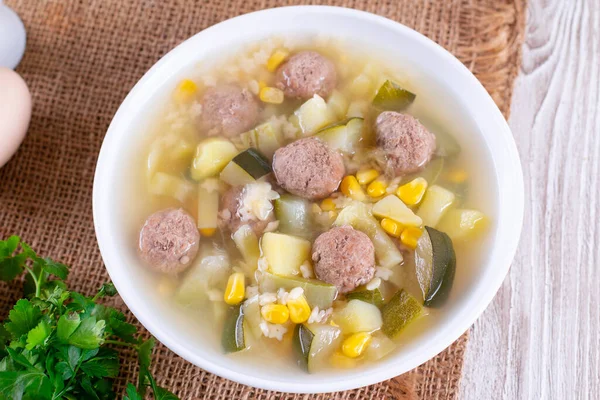 Sup Dengan Bakso Dan Sayuran Makanan Bayi Sehat Dan Lezat — Stok Foto