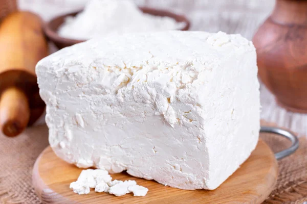 Нарезанный Свежий Белый Сыр Коровьего Молока — стоковое фото