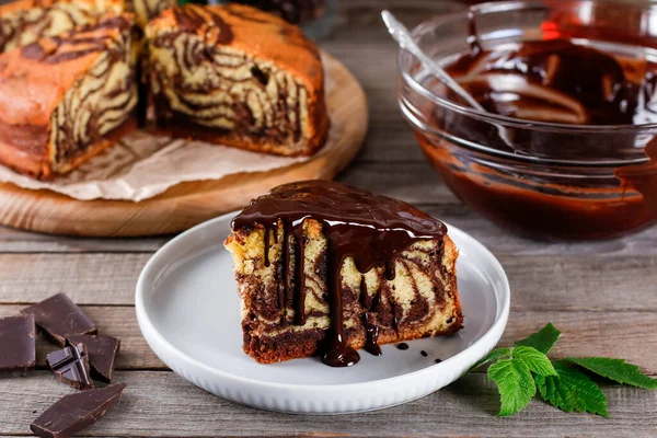 Delicious Piece Marble Cake Chocolate Plate Horizontal — Stock Photo, Image
