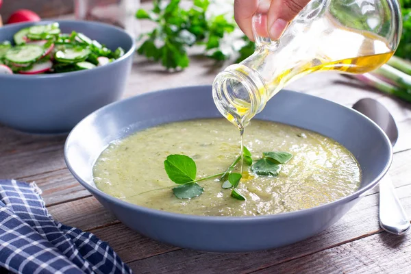 Bowl Green Peas Cream Soup Olive Oil Wooden Table Vegetable — Stock Photo, Image