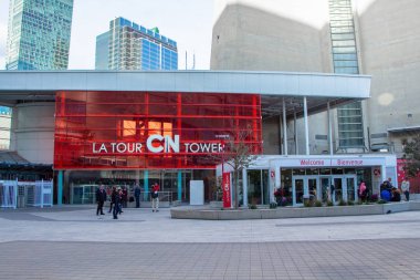 Toronto, Ontario, Kanada - 21 Ekim 2019: Cn Tower binasının üssü, Toronto şehir merkezindeki Cn Tower 'ın ön girişi.
