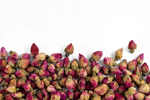 Kırmızı ve pembe gül tomurcukları Beyaz pankartta çay