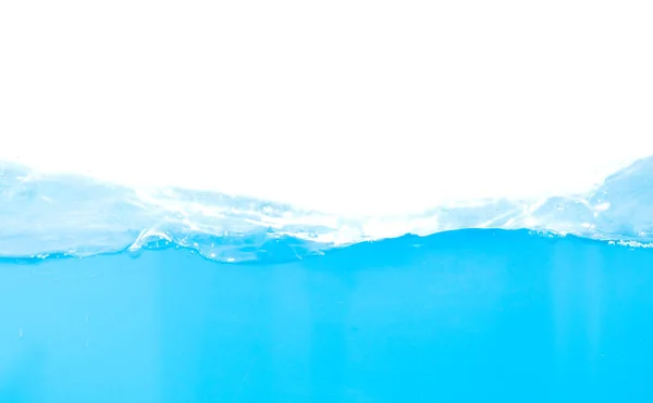 Water spatten en vallen op witte achtergrond — Stockfoto