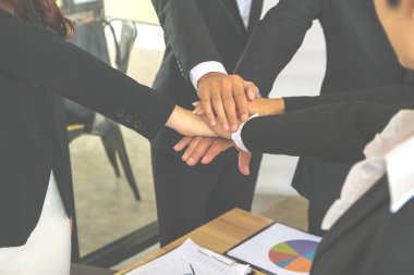 El grubunu kapat, Concept Business takım çalışması başarısı