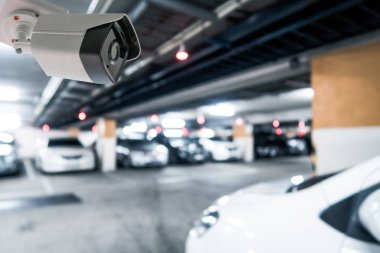 Görüntü bulanık ve Boken Night Otomobil Otoparkı