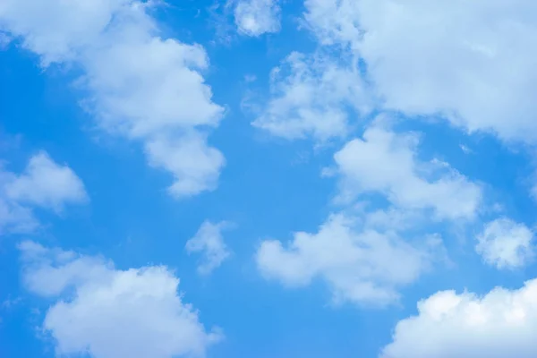云及蓝天背景 — 图库照片