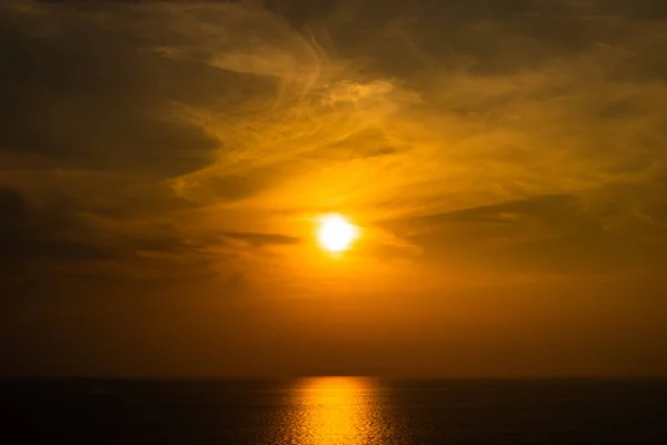 Pôr do sol bonito no fundo — Fotografia de Stock