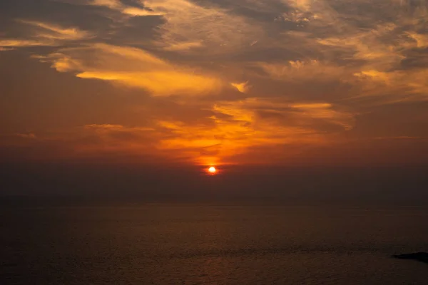 Pôr do sol bonito no fundo — Fotografia de Stock