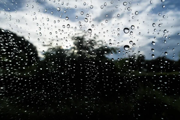 Abstrato, Tráfego, Queda de chuva na janela, no carro — Fotografia de Stock