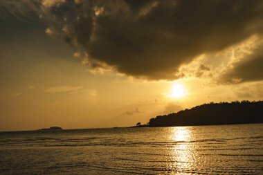 Deniz manzarası, adadan sonra gün batımı