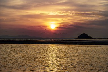 Deniz manzarası, adadan sonra gün batımı