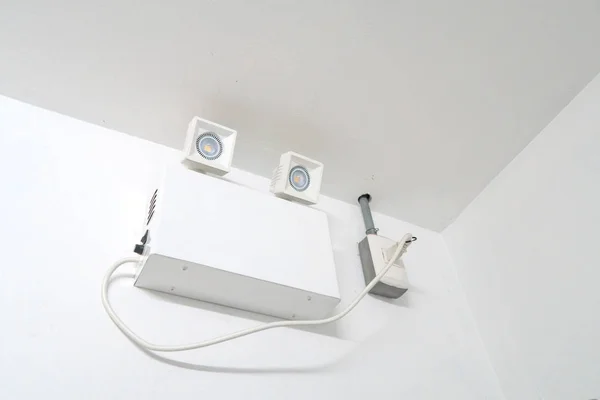 Licht noodgeval op muur het plafond Plug — Stockfoto