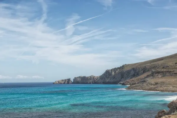 Kijk naar de zee, de baai bij Cala Mesquida, Mallorca — Stockfoto