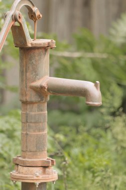 İşlem dışında eski su pompası