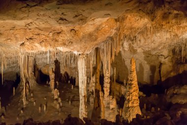 Dripstone Mağarası 