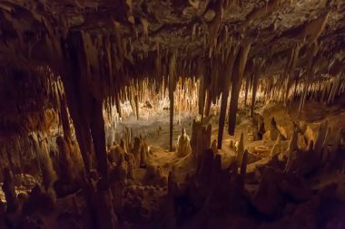 Dripstone Mağarası 