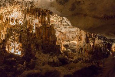 Dripstone Mağarası 