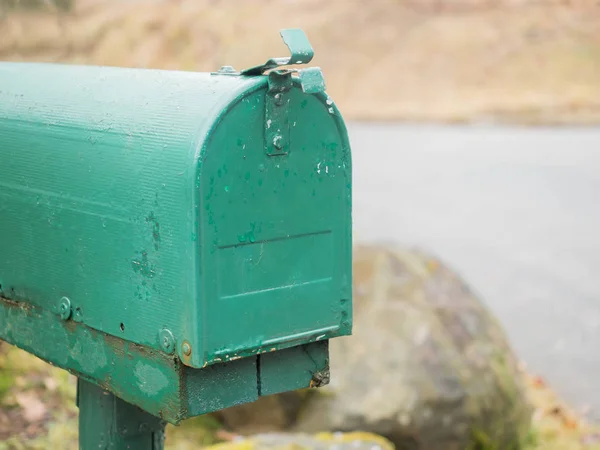 Amerikanischer Briefkasten in grün — Stockfoto