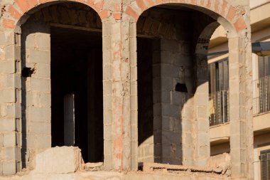 Kabuk bir apartman dairesinde şehir