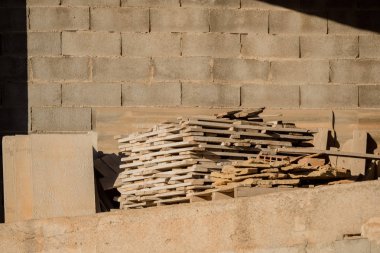 Kabuk bir apartman dairesinde şehir