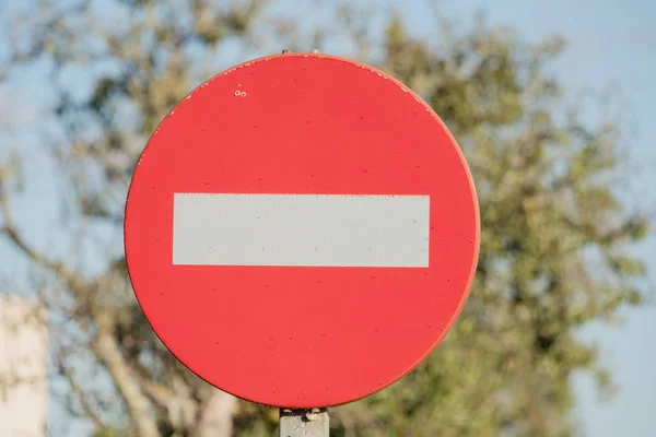 Trafik işaretleri, geçiş yasaklanmıştır
