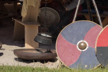 İnsanlar, salesstands ve göl Murner Wackersdorf, Bavyera ortaçağ festival genel Gösterim Tarih 27 Mayıs 2017
