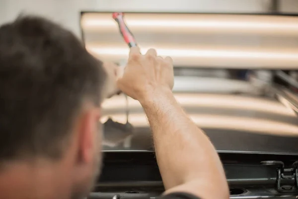 Reparatie deuken in een auto — Stockfoto