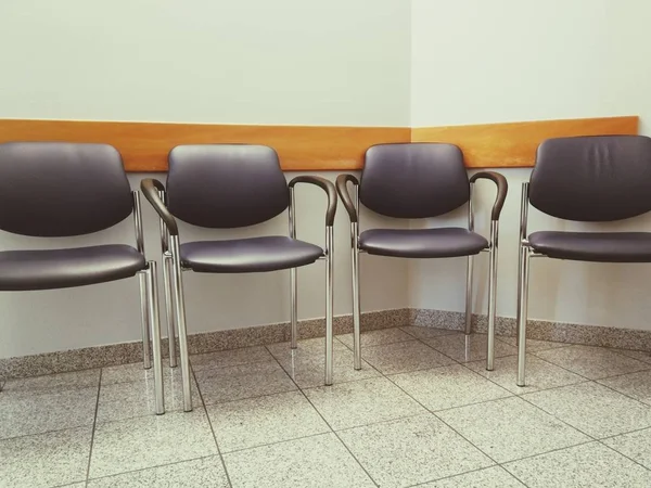 Many empty chairs in a waiting area — Stock Photo, Image