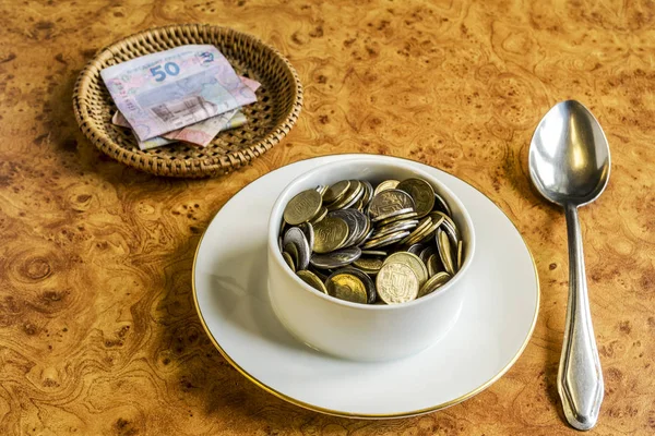 Αύξηση Της Τιμής Των Τροφίμων Νομίσματα Αντί Για Σούπα Πιάτο — Φωτογραφία Αρχείου
