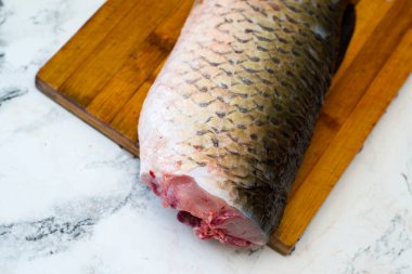 Taze kesilmiş balık. Yaklaş.