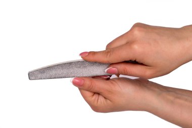 Manikür. Tırnak törpüsü olan bir kız çivi şekli yaratır.