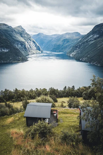 Norveç 'in ünlü bakış açısının Geiranger' sine bakın.